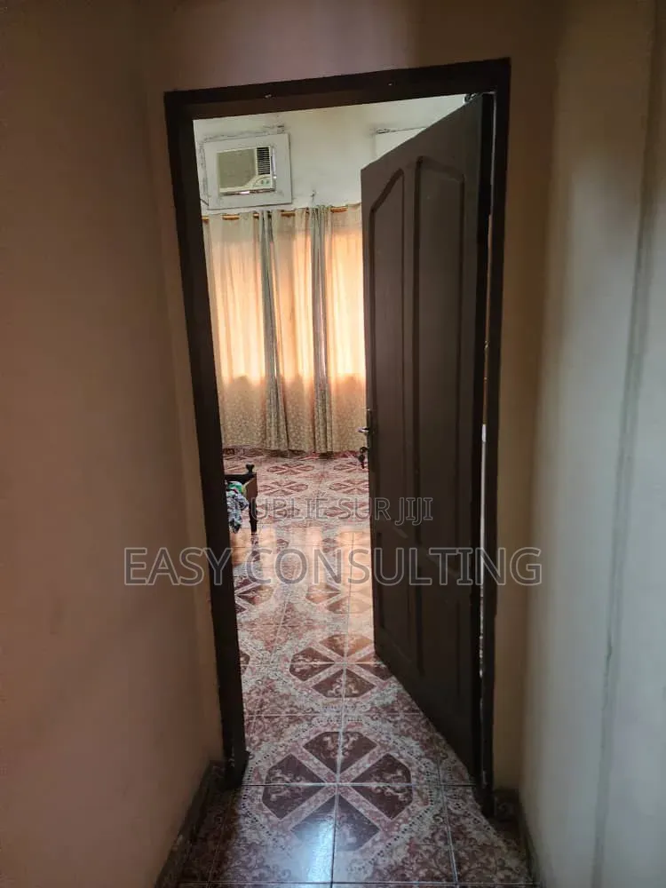 2chbre Appartement dans Centre Ville, Gombe à Vendre