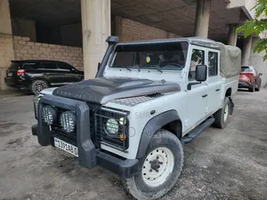 Land Rover Defender Puma 110 2.4 TD 2010 Blanc
