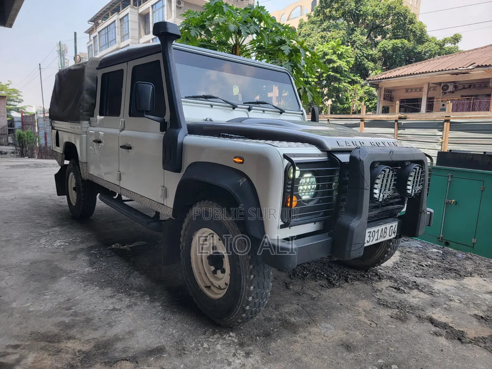 Land Rover Defender Puma 110 2.4 TD 2010 Blanc