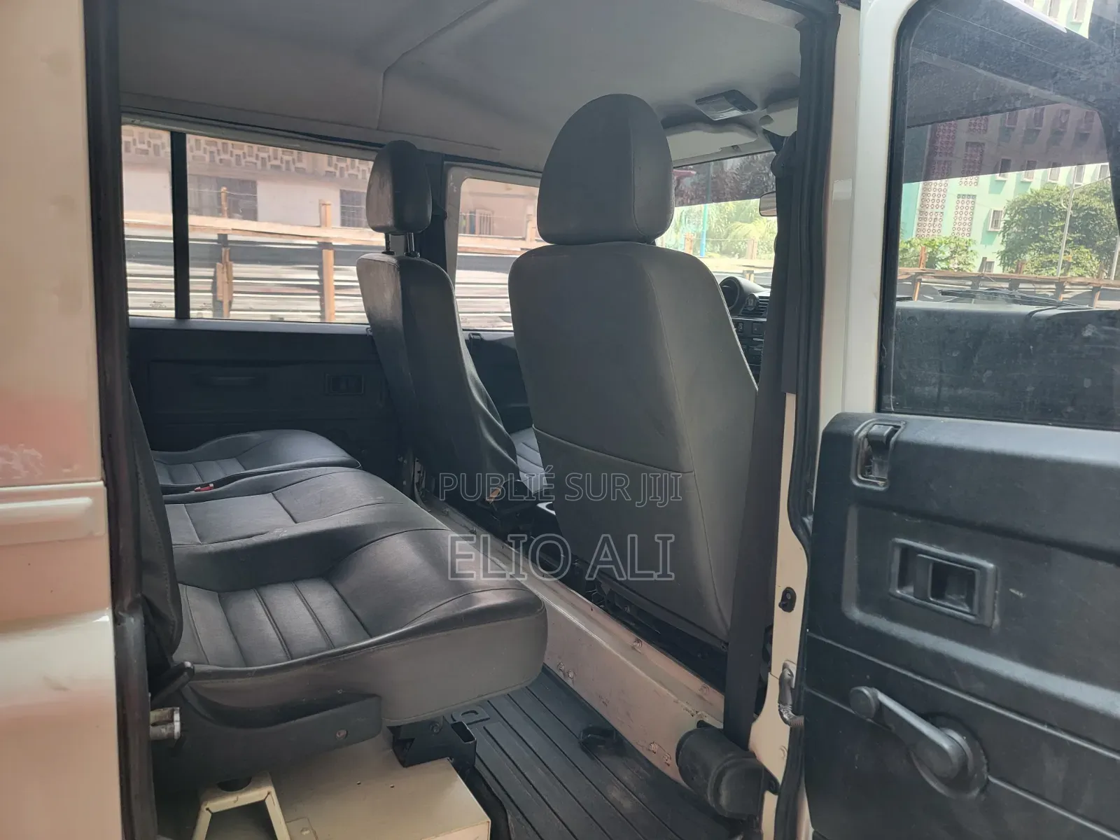 Land Rover Defender Puma 110 2.4 TD 2010 Blanc