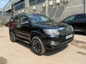 Toyota Fortuner 2018 Bleu