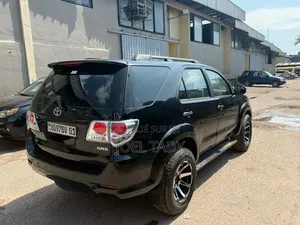 Toyota Fortuner 2018 Bleu