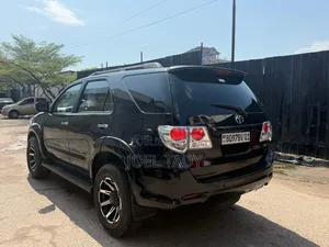 Toyota Fortuner 2018 Bleu