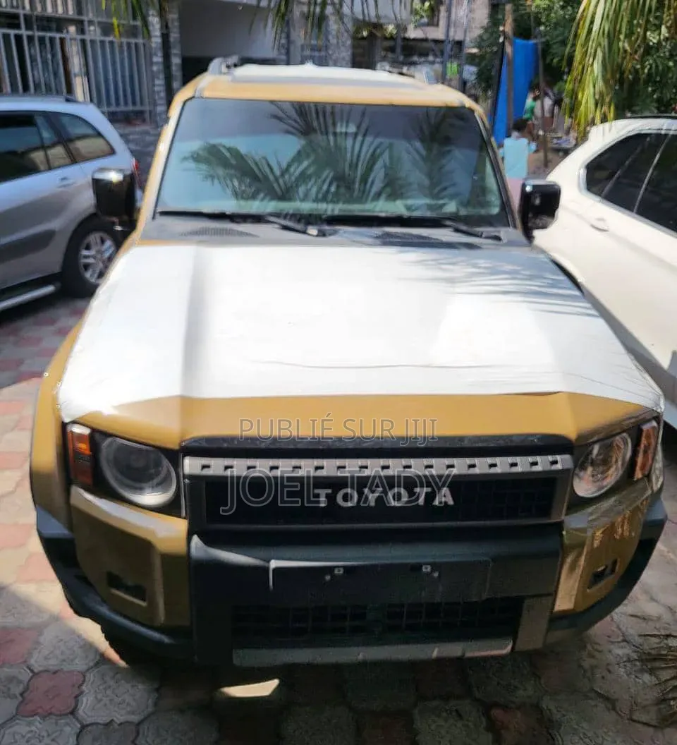 Nouveau Toyota Land Cruiser Prado 2025 Argenté