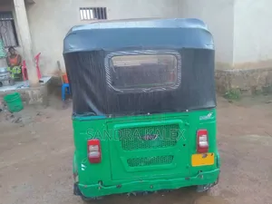 Nouveau Bajaj RE 2026 Noir