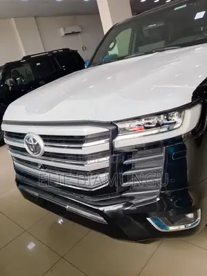 Nouveau Toyota Kluger 2025 Noir