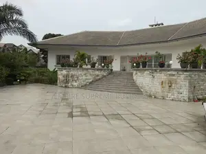 Villa De Luxe Sur 2 Hectares À Vendre À Ngaliema