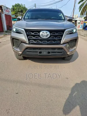 Toyota Fortuner 2022 Marron