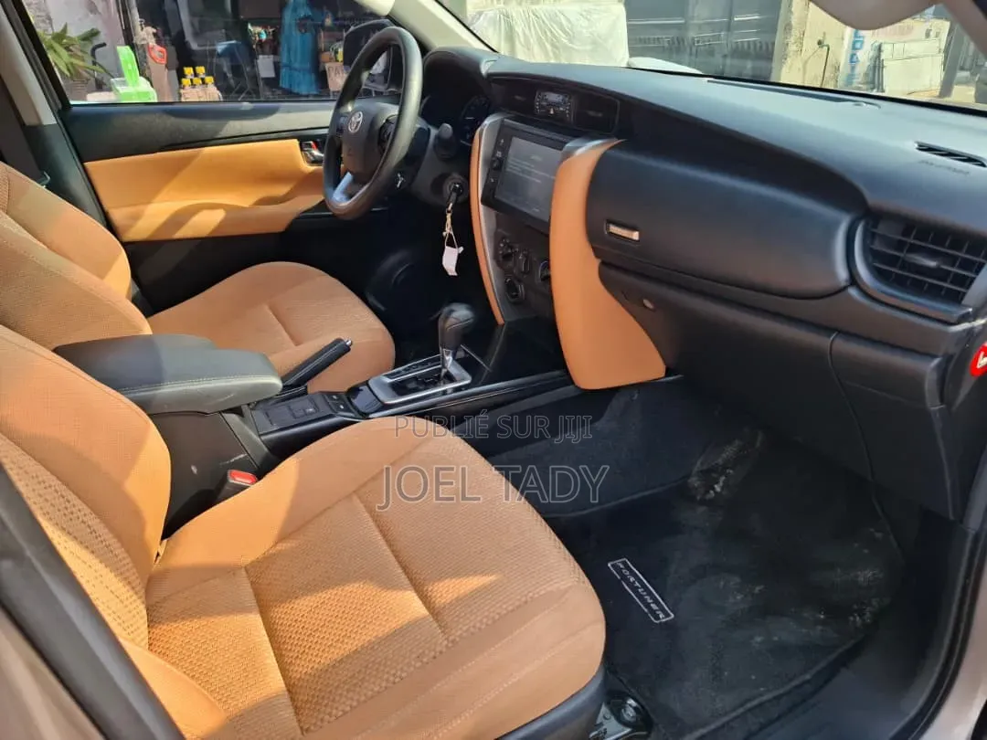 Toyota Fortuner 2022 Marron