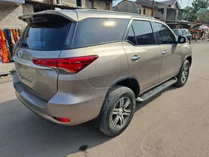 Toyota Fortuner 2022 Marron