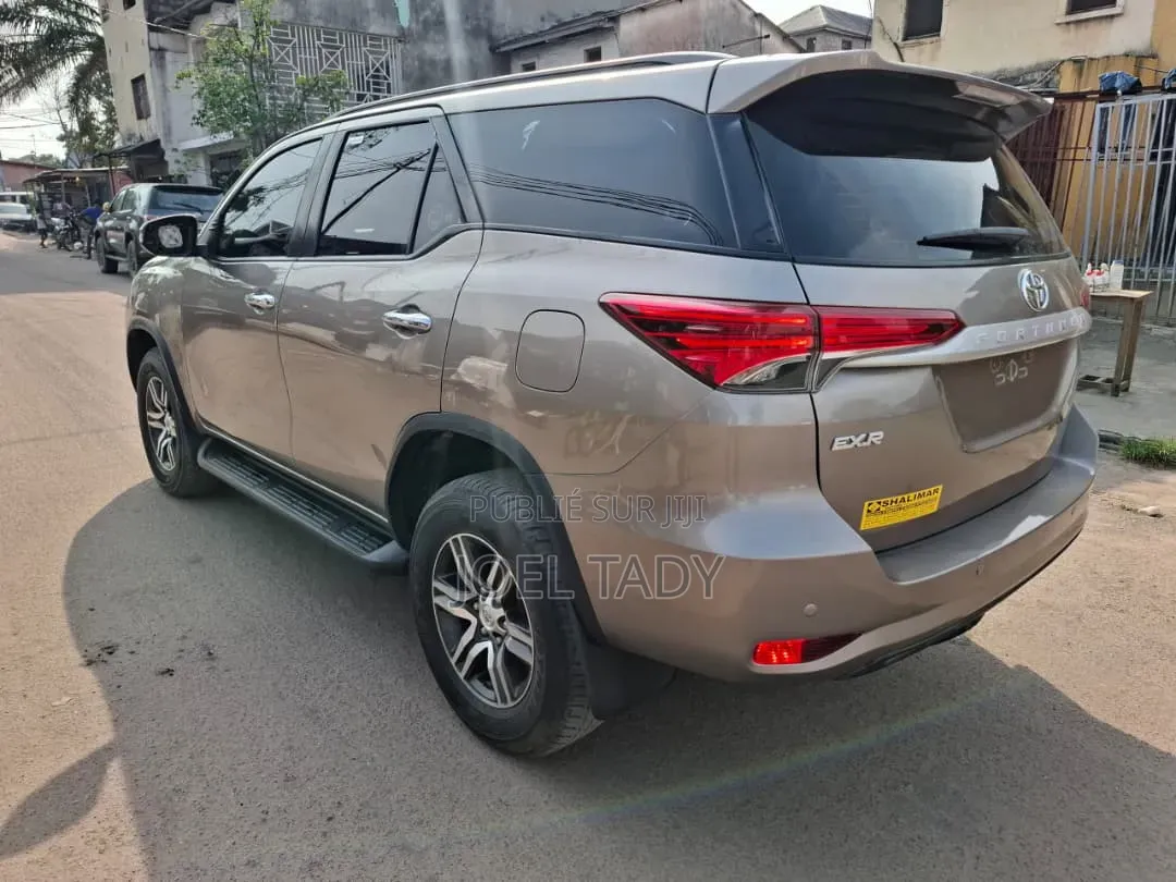 Toyota Fortuner 2022 Marron