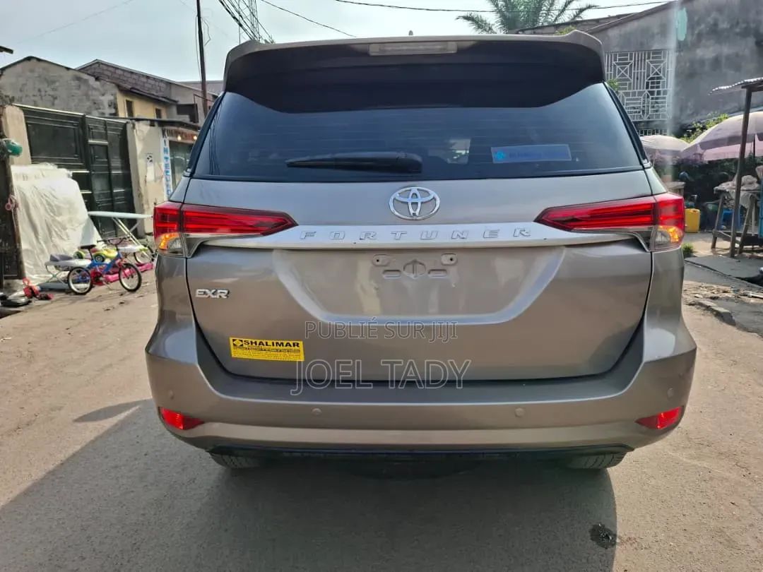 Toyota Fortuner 2022 Marron