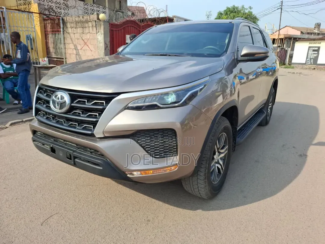 Toyota Fortuner 2022 Marron