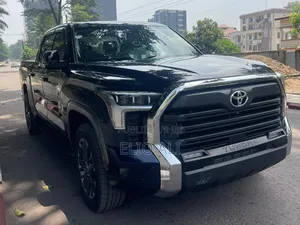 Toyota Tundra SR5 Double Cab 8.1' Bed 2023 Bleu
