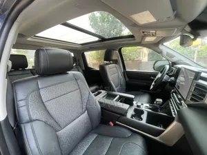 Toyota Tundra SR5 Double Cab 8.1' Bed 2023 Bleu
