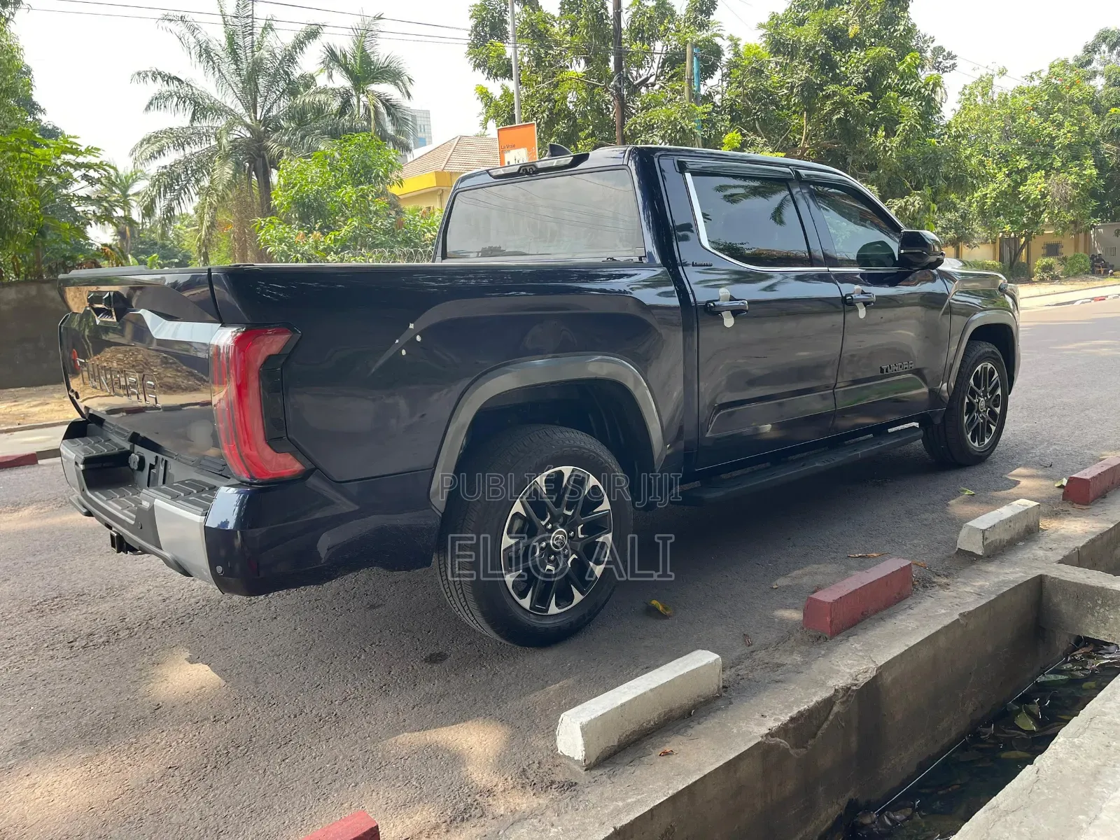 Toyota Tundra SR5 Double Cab 8.1' Bed 2023 Bleu