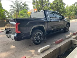 Toyota Tundra SR5 Double Cab 8.1' Bed 2023 Bleu