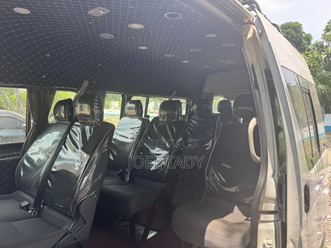 Toyota HiAce 2022 Blanc