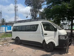 Toyota HiAce 2022 Blanc