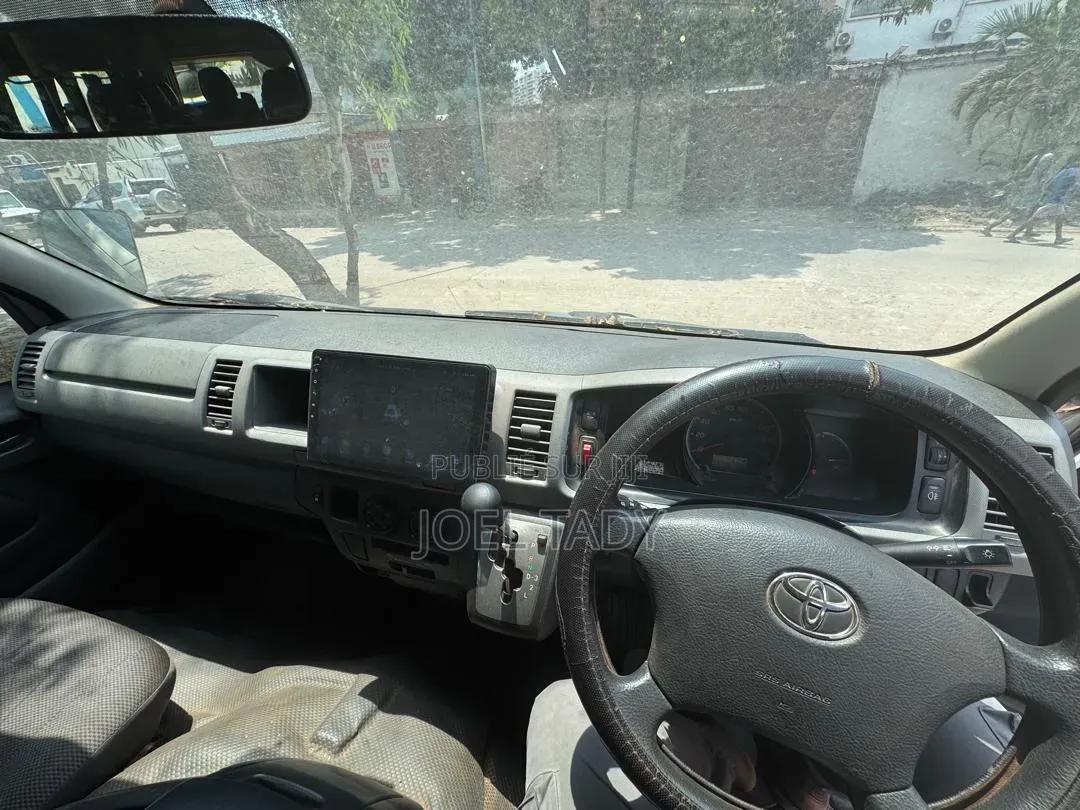 Toyota HiAce 2022 Blanc
