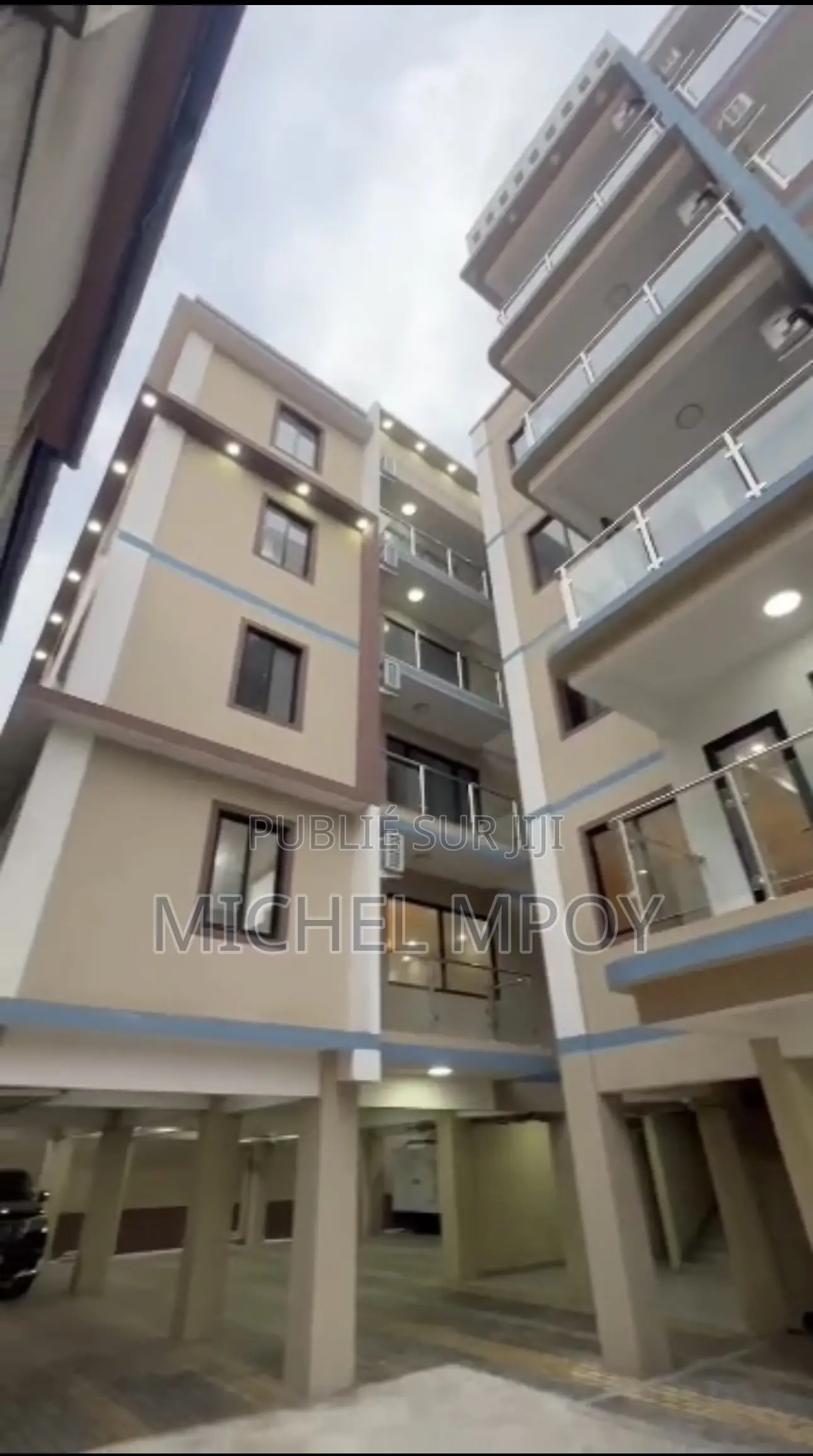 Immeuble Rentable À Gombe – 12 Appartements
