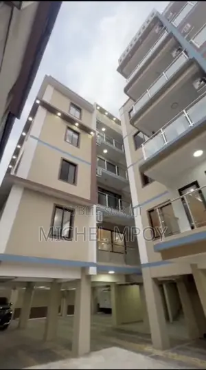 Immeuble Rentable À Gombe – 12 Appartements