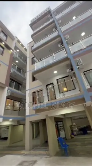 Immeuble Rentable À Gombe – 12 Appartements