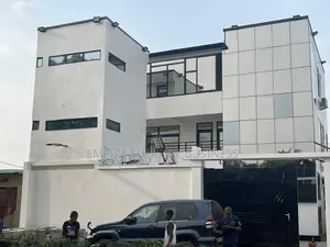 8chbre Villa dans Empire Supreme, Mont-Ngafula à Vendre