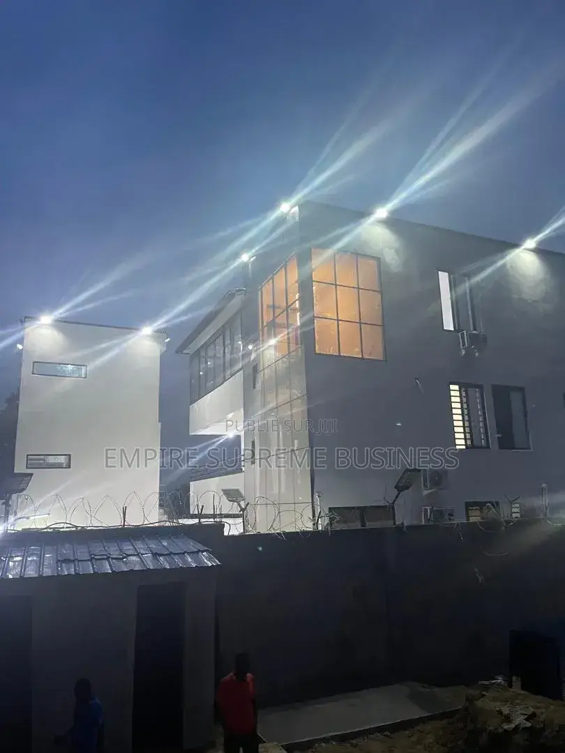8chbre Villa dans Empire Supreme, Mont-Ngafula à Vendre