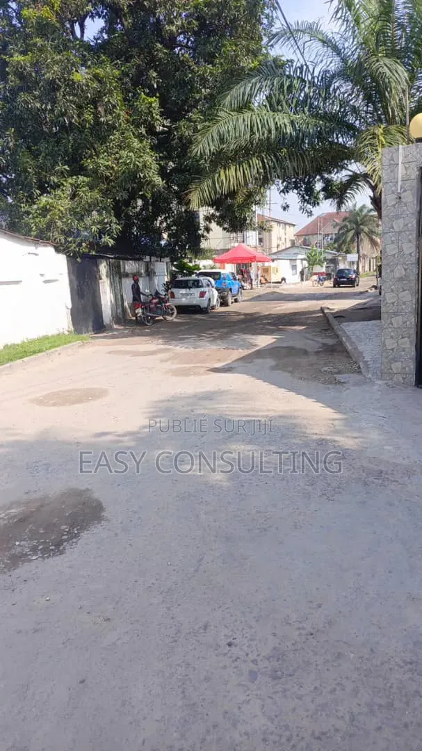 3chbre Maison dans Bon Marché Libanais, Barumbu à Vendre