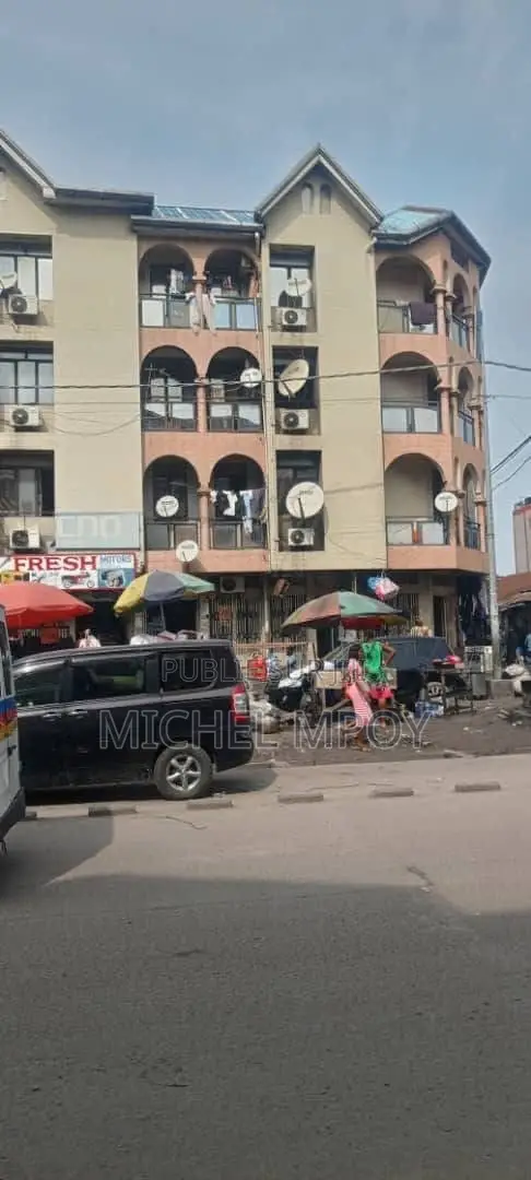 Meublé 20chbre Blocs d'appartements dans Immeuble Bokasa, Barumbu