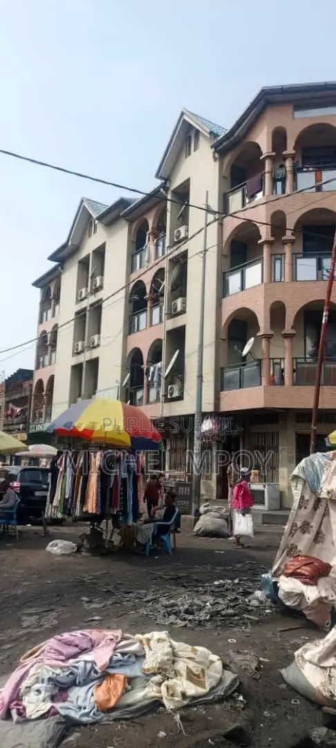 Meublé 20chbre Blocs d'appartements dans Immeuble Bokasa, Barumbu