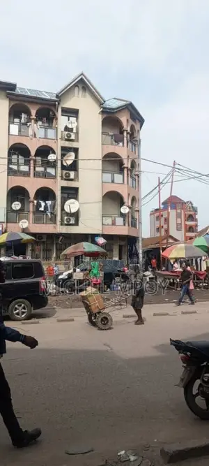 Meublé 20chbre Blocs d'appartements dans Immeuble Bokasa, Barumbu