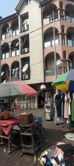 Meublé 20chbre Blocs d'appartements dans Immeuble Bokasa, Barumbu