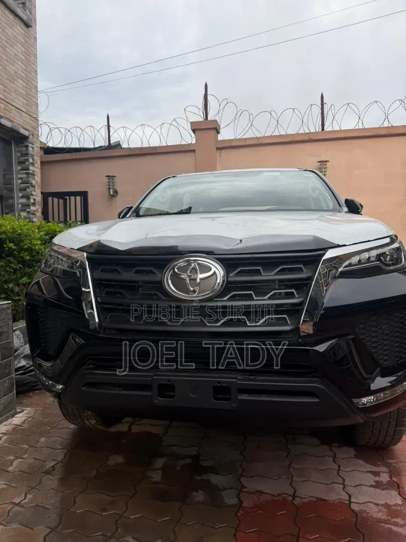 Toyota Fortuner 2025 Noir