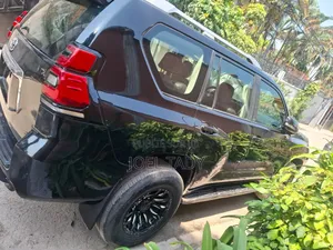 Toyota Land Cruiser Prado 2023 Noir