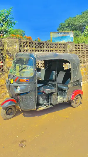 Bajaj Avenger 200 2023 Noir