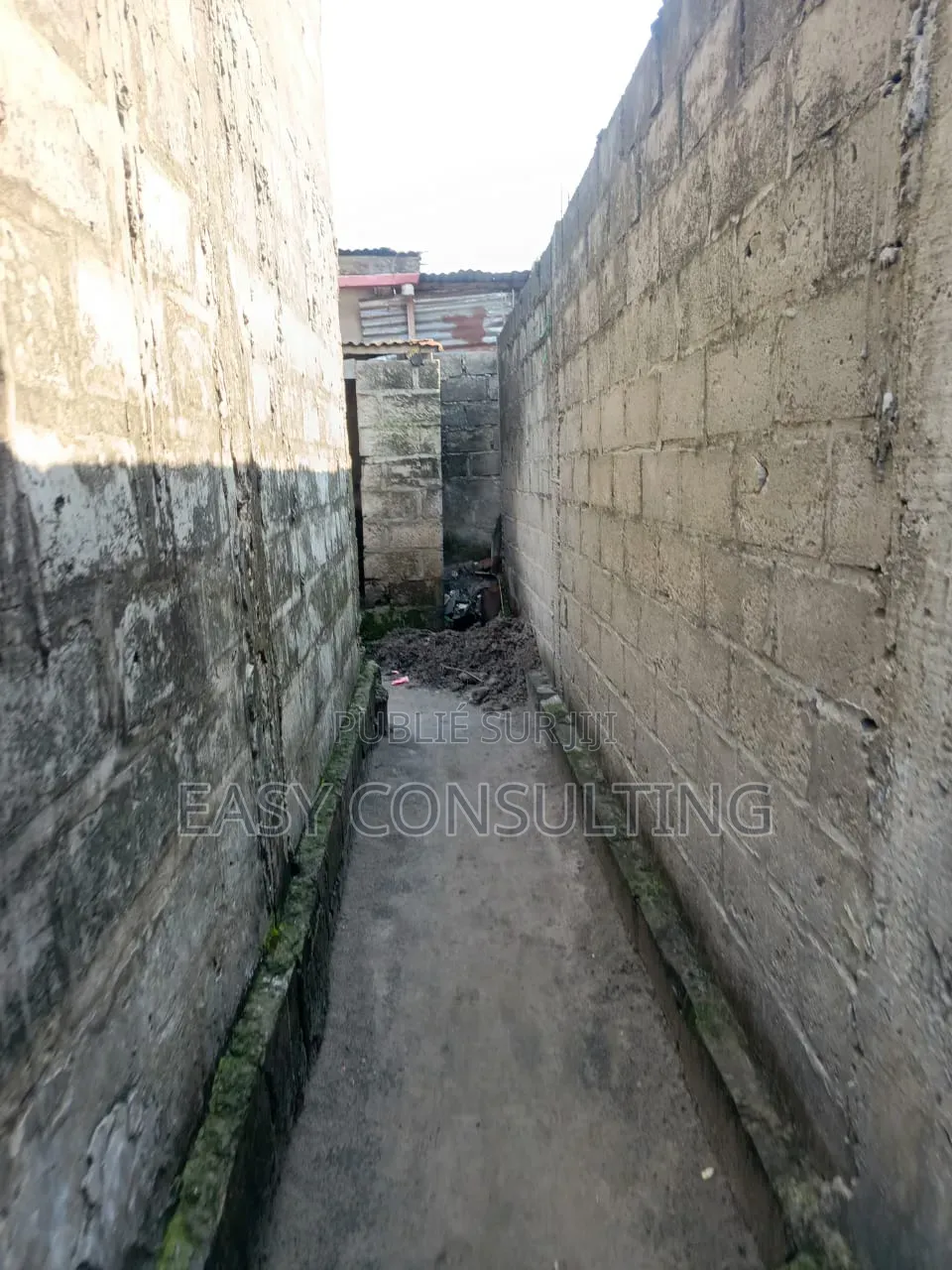 2chbre Maison dans Carrière, Nsele à Vendre