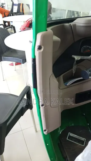 Nouveau Bajaj RE 2026 Bleu