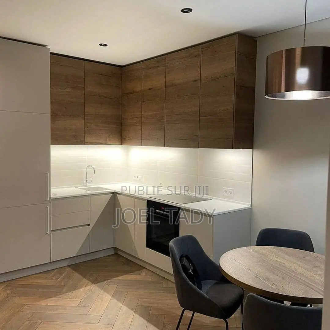 Meublé 20chbre Maison de ville/terrasse dans Ubwira, Ngaliema à Vendre