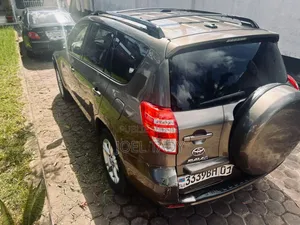 Toyota RAV4 2015 Marron