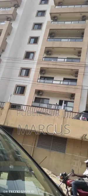 Meublé 20chbre Blocs d'appartements dans Ebene Tower, Gombe à Vendre