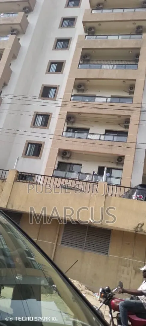 Meublé 20chbre Blocs d'appartements dans Ebene Tower, Gombe à Vendre