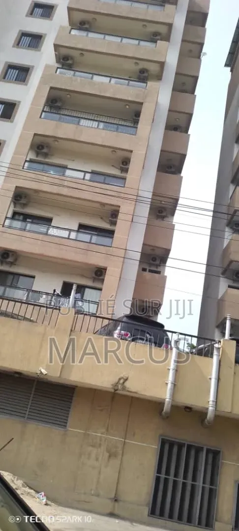 Meublé 20chbre Blocs d'appartements dans Ebene Tower, Gombe à Vendre