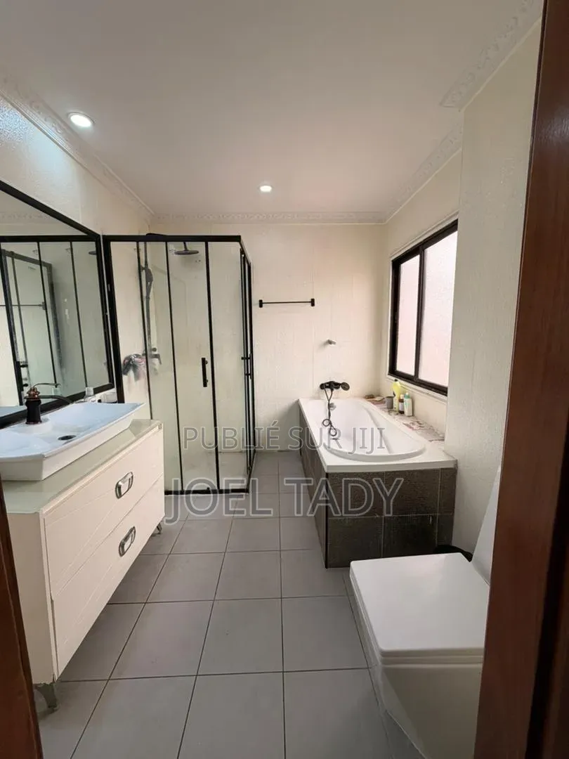 3chbre Appartement dans Empire Supreme, Ngaliema à Vendre