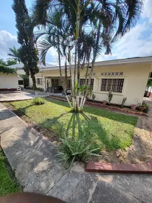 4chbre Villa dans Empire Supreme, Kimbanseke à Vendre