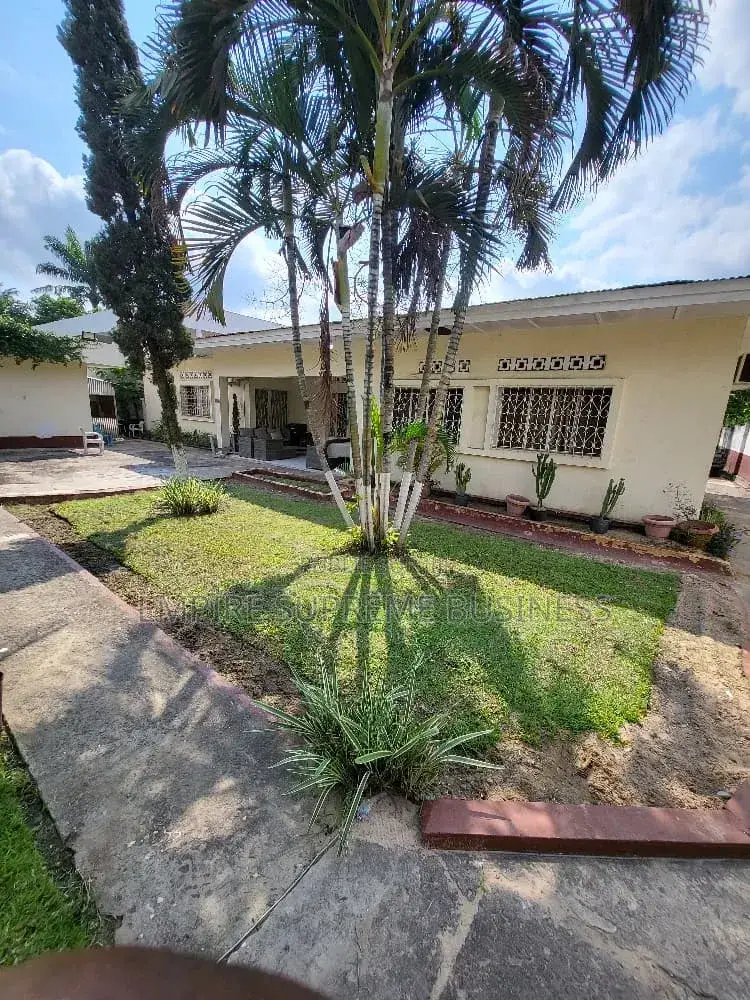 4chbre Villa dans Empire Supreme, Kimbanseke à Vendre