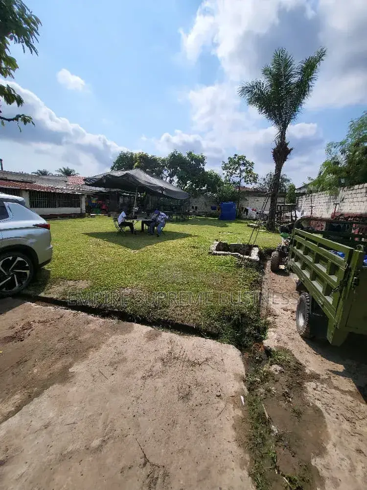 4chbre Villa dans Empire Supreme, Kimbanseke à Vendre