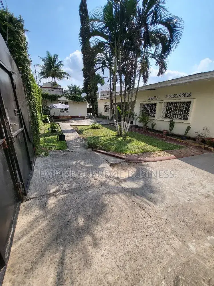 4chbre Villa dans Empire Supreme, Kimbanseke à Vendre