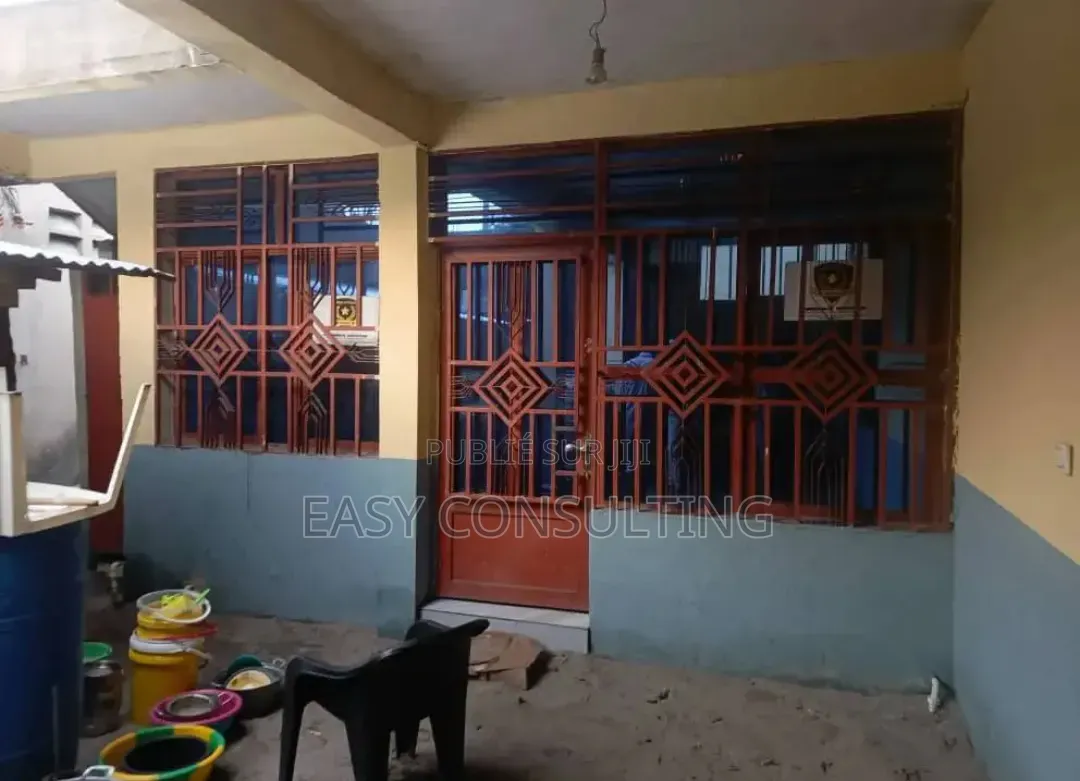 2chbre Villa dans Terre Jaune, Limete à Vendre